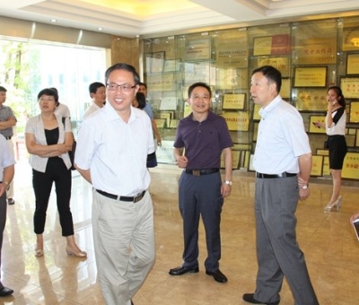 江西省委統(tǒng)戰(zhàn)部副部長、省民宗局局長張勇蒞臨仙客來公司調(diào)研