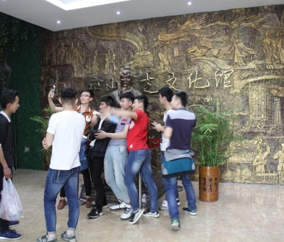 南昌建筑工程技工學(xué)校師生在仙客來(lái)學(xué)習(xí)“雙創(chuàng)”經(jīng)驗(yàn)、分享“雙創(chuàng)”精神