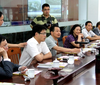 香港貿(mào)發(fā)局經(jīng)貿(mào)代表團(tuán)考察仙客來(lái)公司——盛贊仙客來(lái)靈芝