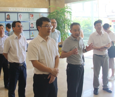 省委統(tǒng)戰(zhàn)部副部長(zhǎng)、省社會(huì)主義學(xué)院黨組書記易軍一行蒞臨仙客來(lái)公司考察調(diào)研